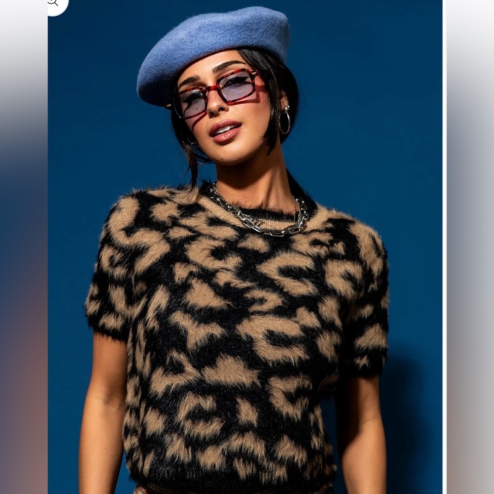 Chic Leopard Print Fuzzy Top